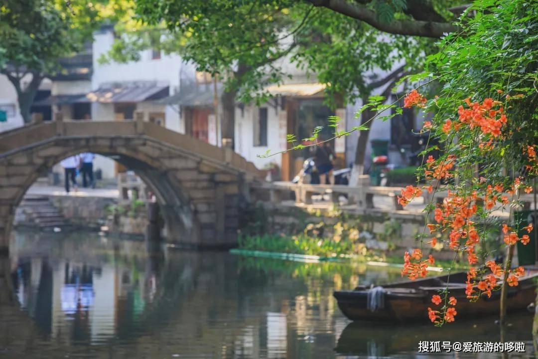 宝马5系后排座椅能打开到后仓吗？